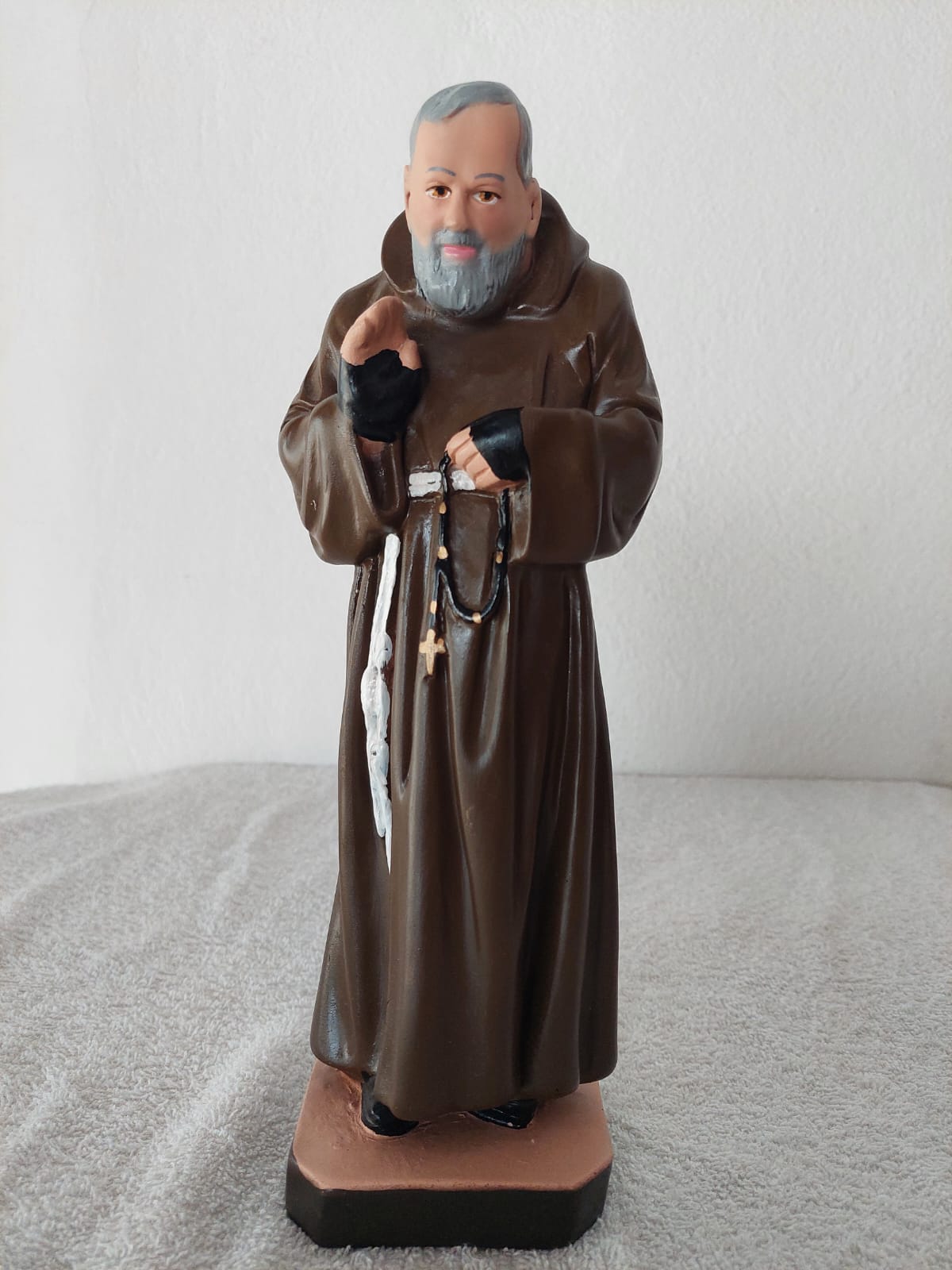 Imagem de São Padre Pio 30cm em resina.